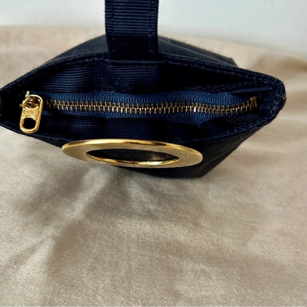 Vintagw Celine Circle Logo Pouch, a rare accessory from the 1990s. - Picture 2 of 7